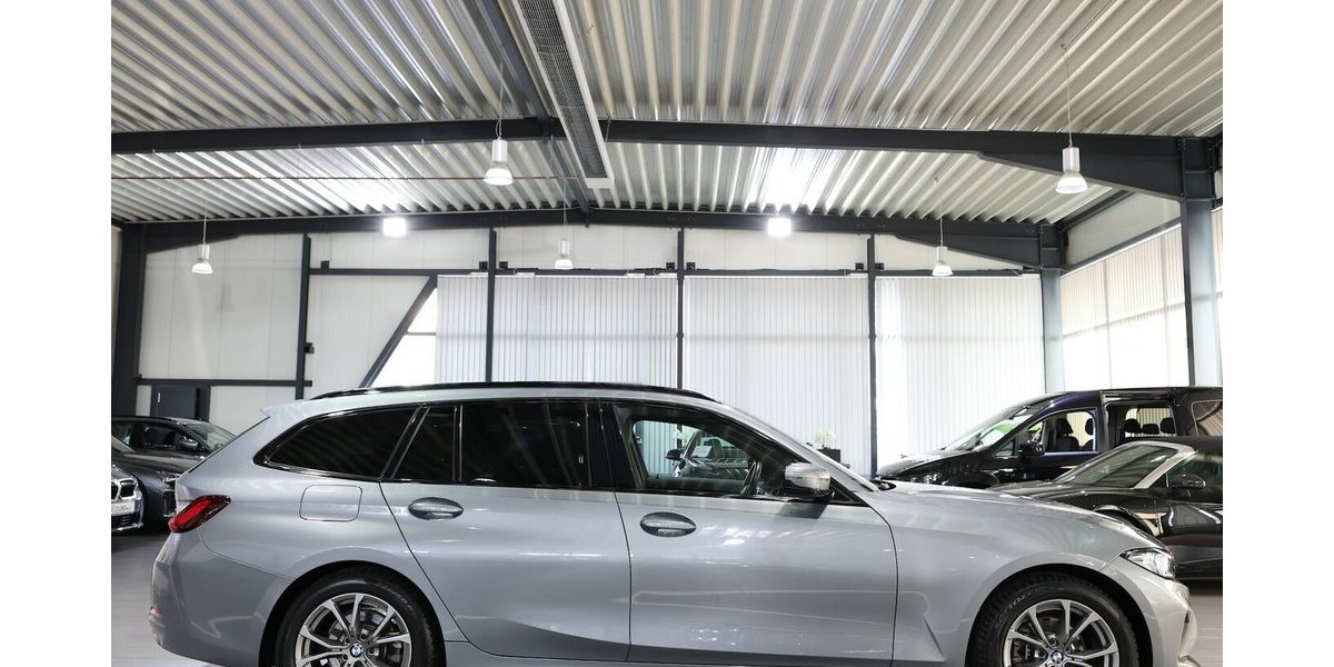 BMW 318d Touring SPORT / PANORAMA,LEDER,CURVED+HUD 53.000 km 29.993 &euro; Hamm 59077