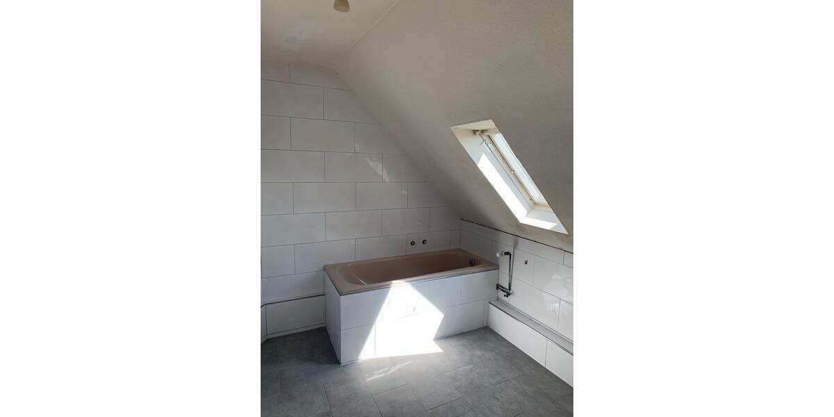 Dachgeschoßwohnung Hamm - 2 Zimmer, 84 m&sup2;, 650&euro; | Angebot:25974940