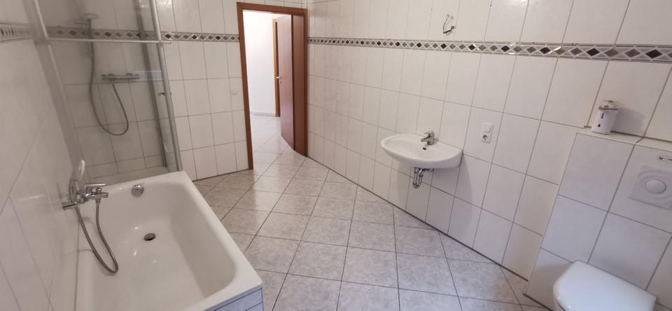 Etagenwohnung Hemer - 2 Zimmer, 92 m&sup2;, 883&euro; | Angebot:25080038