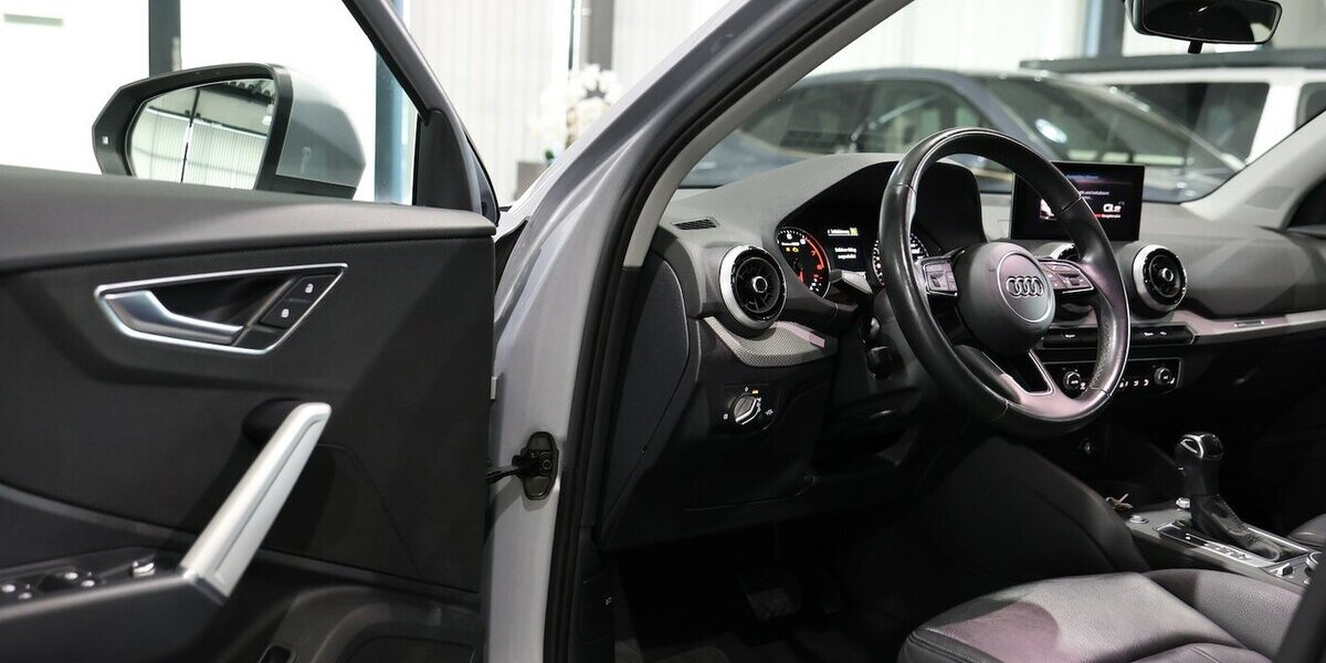 Audi Q2 35 TFSI ADVANCED SILVER & BLACK / LED, LEDER 97.000 km 20.444 &euro; Hamm 59077