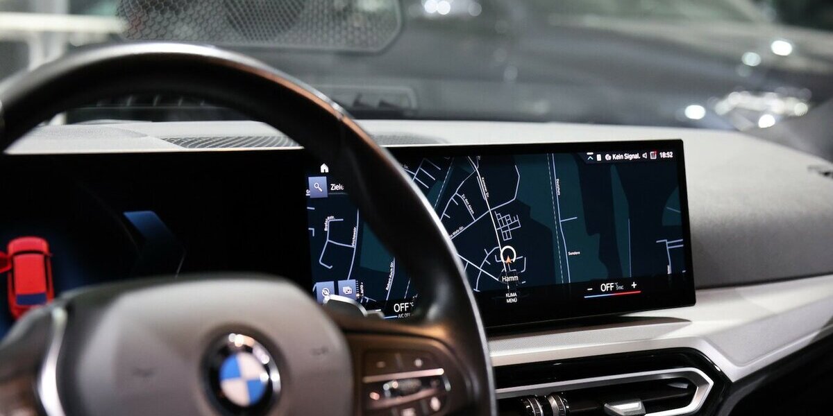 BMW 318d Touring SHADOW SPORT MELBOURNEROT-METALLIC 73.000 km 25.777 &euro; Hamm 59077