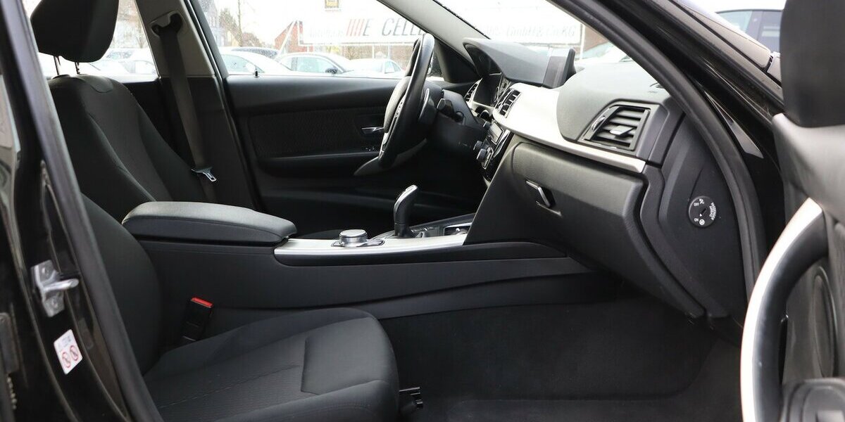 BMW 330d Touring xDrive Advantage / LED, HEAD-UP 227.000 km 11.902 &euro; Hamm 59077