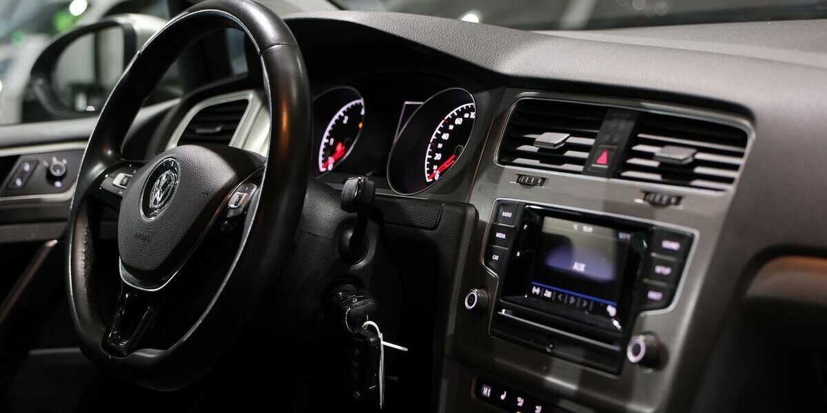 VW Golf VII 1.6 TDI Comfortline COMPOSITION-COLOUR 143.000 km 11.111 &euro; Hamm 59077