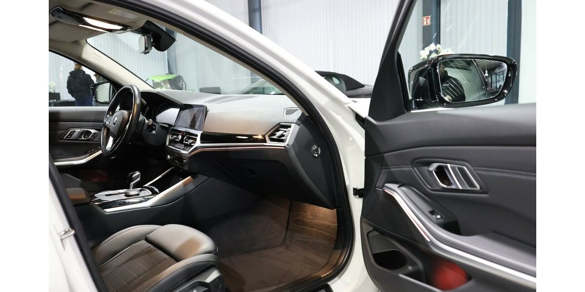 BMW 318d SPORT-LINE / LEDER, LIVE-COCKPIT-PRO, LED 107.000 km 27.777 &euro; Hamm 59077