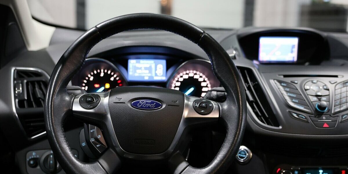 Ford Kuga 2.0 TDCI 4x4 TITANIUM / LEDER / NAVI+ 90.000 km 12.777 &euro; Hamm 59077