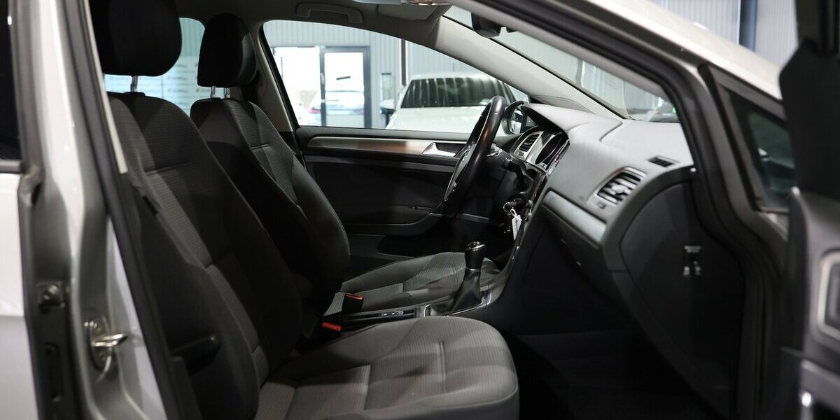 VW Golf VII 1.6 TDI Comfortline COMPOSITION-COLOUR 143.000 km 11.111 &euro; Hamm 59077