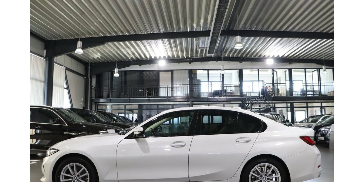 BMW 320d LIMOUSINE xDrive BUSINESS / CURVED / LED 68.000 km 29.777 &euro; Hamm 59077