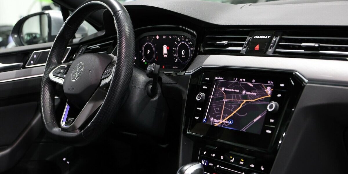 VW Passat Variant GTE DSG IQ BUSINESS R-LINE SPORT 86.000 km 24.600 &euro; Hamm 59077