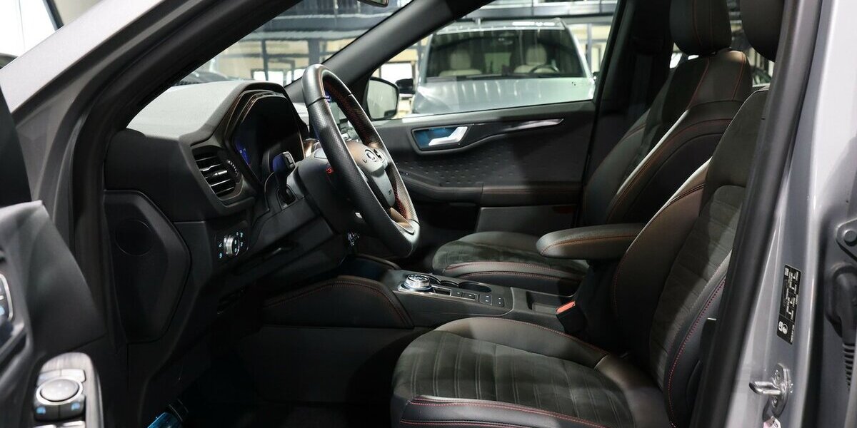 Ford Kuga 2.5 P-HEV ST-LINE-X STYLING SPORT PANORAMA 73.000 km 21.777 &euro; Hamm 59077