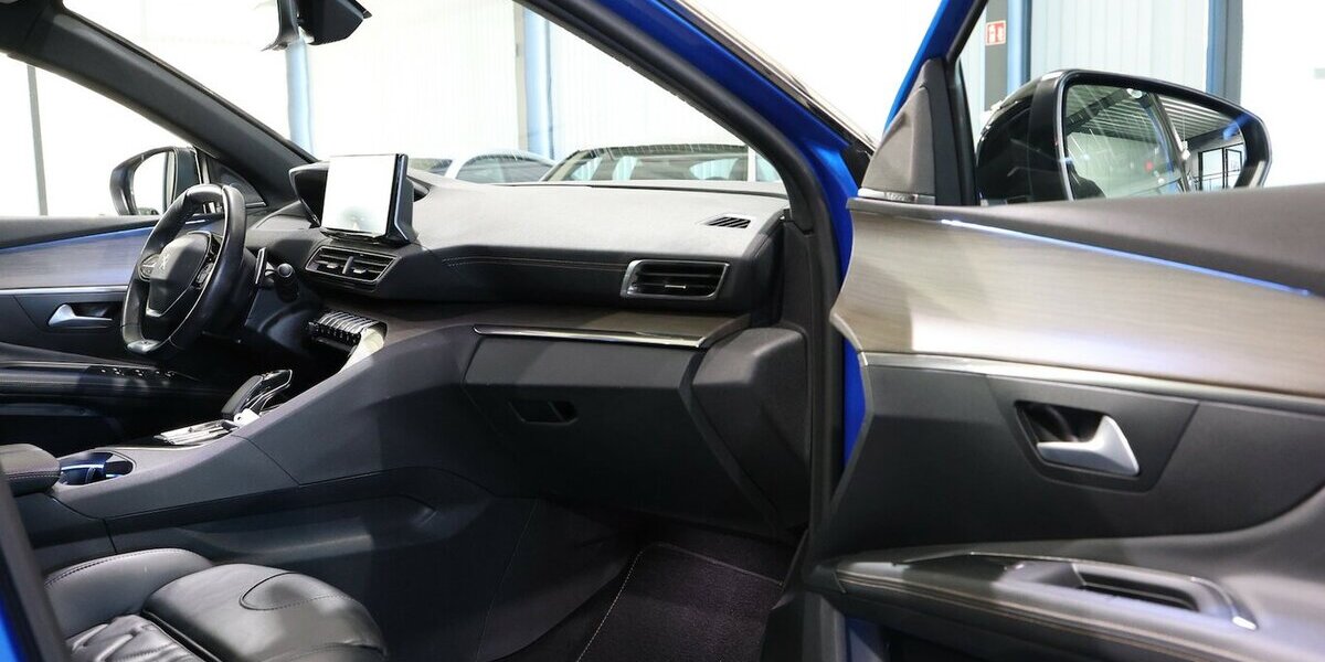 Peugeot 3008 Hybrid 225 GT-LINE SPORT / PANORAMA / LED 60.000 km 20.991 &euro; Hamm 59077