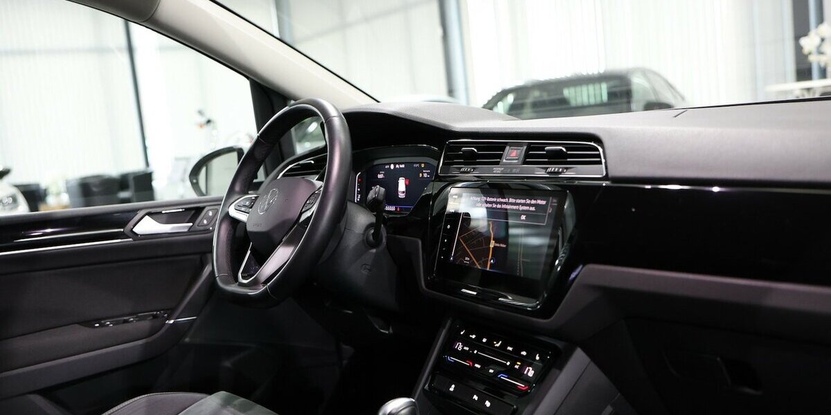 VW Touran 2.0 TDI DSG IQ Comfortline / 7-SITZE, LED 66.000 km 29.777 &euro; Hamm 59077