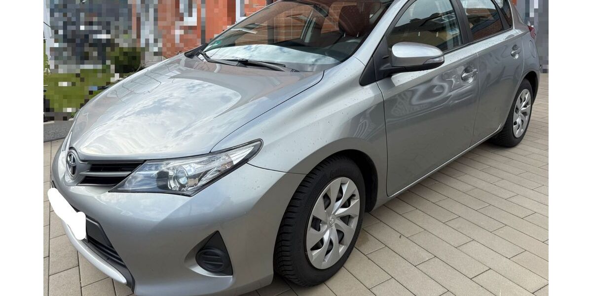 Toyota Auris 206.500 km 5.600 &euro; Ahlen 59229