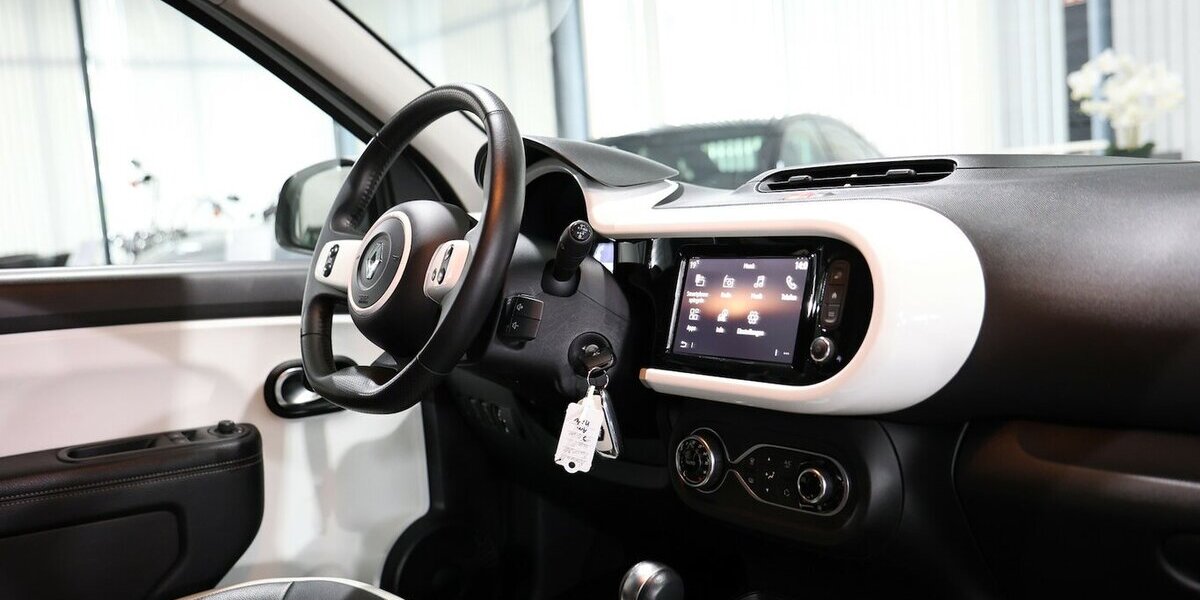 Renault Twingo INTENS ELECTRIC SPURHALTE, LEDER, KAMERA 13.000 km 13.400 &euro; Hamm 59077